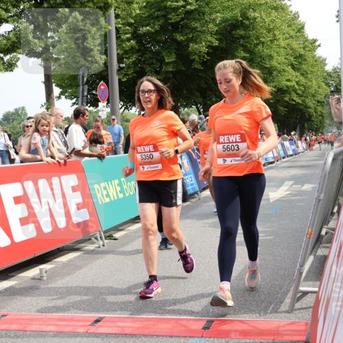 15.06.2025 - REWE Women's Run Strokosch-Dieckow http://msf.ph/oto/7934905 15.06.2025 11:08:00 Ziel 5050, 5138, 5181, 5231, 5350, 5351, 5357, 5509, 5603, 5634 meine-sportfotos.de