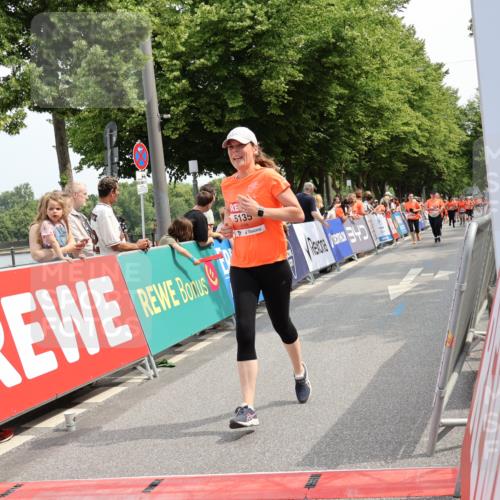 15.06.2025 - REWE Women's Run Strokosch-Dieckow http://msf.ph/oto/7935063 15.06.2025 11:08:21 Ziel 5135, 5376, 5564, 5643, 5683 meine-sportfotos.de