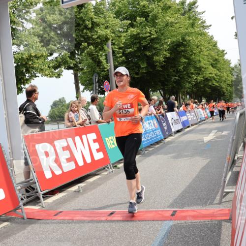 15.06.2025 - REWE Women's Run Strokosch-Dieckow http://msf.ph/oto/7935077 15.06.2025 11:08:21 Ziel 5135, 5376, 5564, 5643, 5683 meine-sportfotos.de