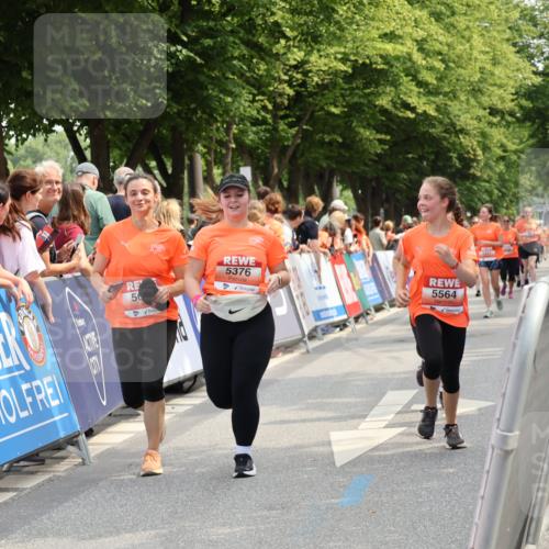 15.06.2025 - REWE Women's Run Strokosch-Dieckow http://msf.ph/oto/7935127 15.06.2025 11:08:26 Ziel 5135, 5296, 5376, 5526, 5541, 5564, 5683 meine-sportfotos.de