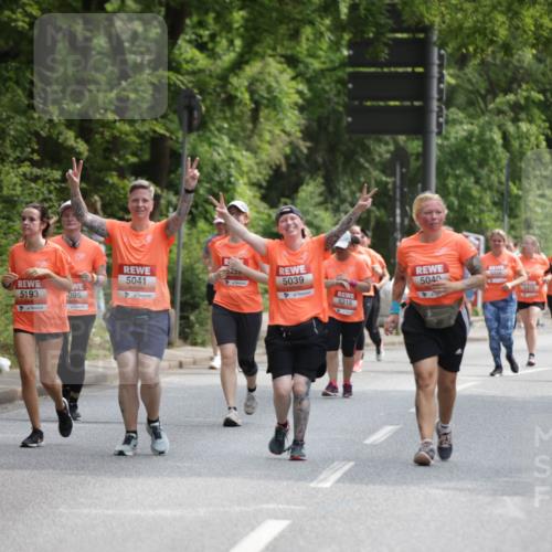 15.06.2025 - REWE Women's Run Jannik Wohlers http://msf.ph/oto/7935140 15.06.2025 10:12:42 Laufen 108, 35, 5041, 5193, 095, 6255, 5039, 5040, 6470, 541, 5215, 5198 meine-sportfotos.de