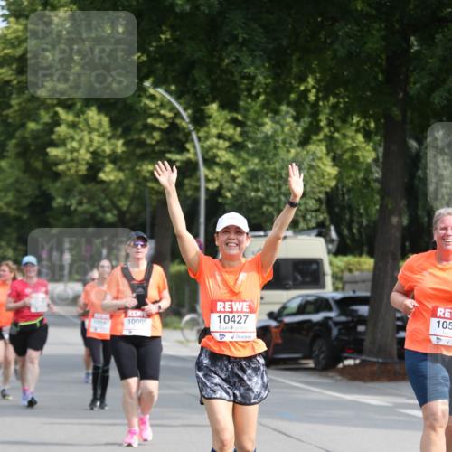 15.06.2025 - REWE Women's Run Jannik Wohlers http://msf.ph/oto/7935204 15.06.2025 09:52:59 Laufen 10427 meine-sportfotos.de