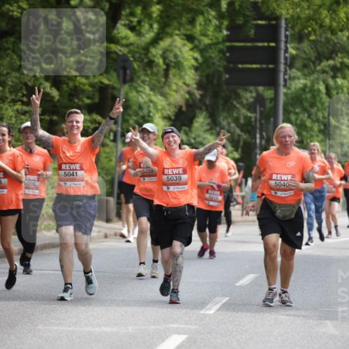 15.06.2025 - REWE Women's Run Jannik Wohlers http://msf.ph/oto/7935211 15.06.2025 10:12:42 Laufen 50, 5193, 5095, 5041, 5259, 5039, 5215, 5040, 5198 meine-sportfotos.de