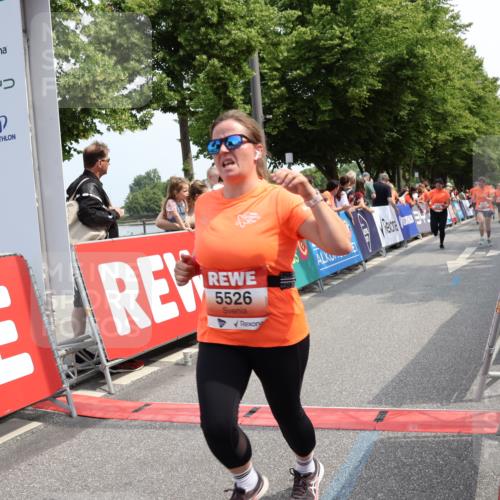 15.06.2025 - REWE Women's Run Strokosch-Dieckow http://msf.ph/oto/7935227 15.06.2025 11:08:29 Ziel 5057, 5296, 5376, 5526, 5541, 5564, 5683 meine-sportfotos.de
