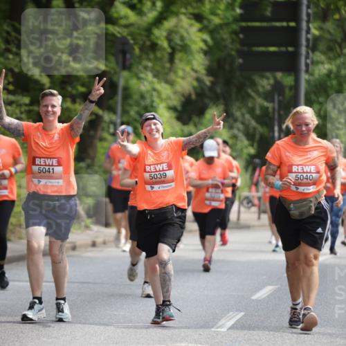 15.06.2025 - REWE Women's Run Jannik Wohlers http://msf.ph/oto/7935269 15.06.2025 10:12:43 Laufen 5193, 5041, 5039, 6216, 5040 meine-sportfotos.de