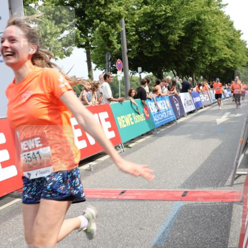 15.06.2025 - REWE Women's Run Strokosch-Dieckow http://msf.ph/oto/7935288 15.06.2025 11:08:32 Ziel 5057, 5296, 5376, 5469, 5526, 5529, 5541, 5564, 5683 meine-sportfotos.de