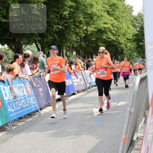 15.06.2025 - REWE Women's Run Strokosch-Dieckow http://msf.ph/oto/7935301 15.06.2025 11:08:34 Ziel 5026, 5057, 5296, 5376, 5469, 5526, 5529, 5541, 5564, 5630, 5683 meine-sportfotos.de