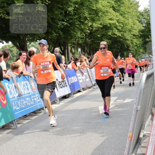 15.06.2025 - REWE Women's Run Strokosch-Dieckow http://msf.ph/oto/7935312 15.06.2025 11:08:34 Ziel 5026, 5057, 5296, 5376, 5469, 5526, 5529, 5541, 5564, 5630, 5683 meine-sportfotos.de