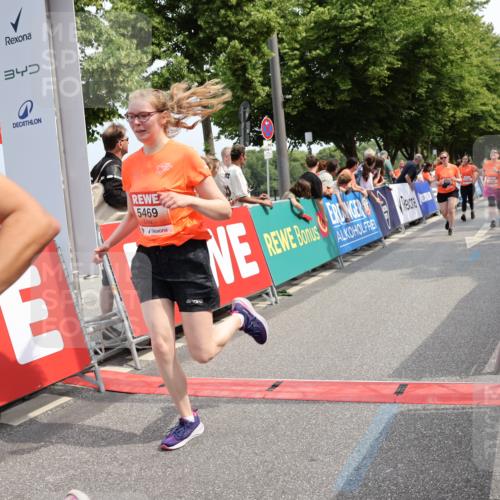 15.06.2025 - REWE Women's Run Strokosch-Dieckow http://msf.ph/oto/7935382 15.06.2025 11:08:37 Ziel 5026, 5057, 5108, 5259, 5296, 5469, 5529, 5541, 5630 meine-sportfotos.de