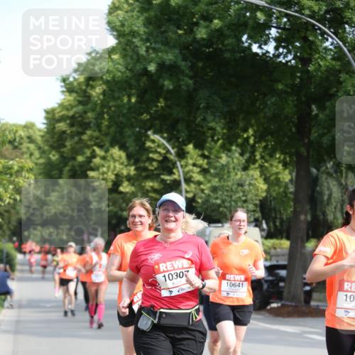 15.06.2025 - REWE Women's Run Jannik Wohlers http://msf.ph/oto/7935408 15.06.2025 09:53:06 Laufen 10307, 10641, 10 meine-sportfotos.de