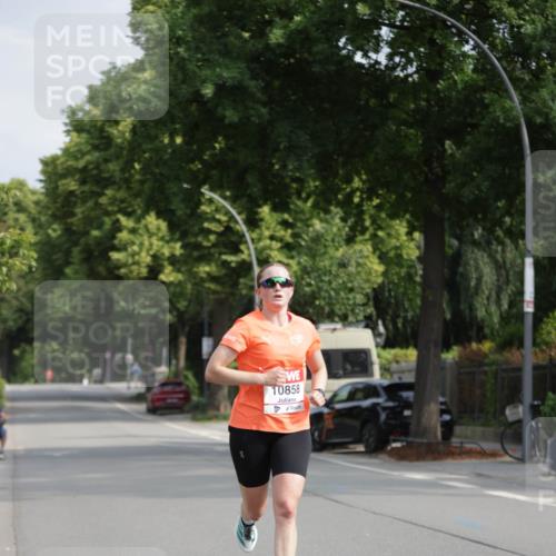 15.06.2025 - REWE Women's Run Jannik Wohlers http://msf.ph/oto/7935423 15.06.2025 08:40:30 Laufen 10858 meine-sportfotos.de