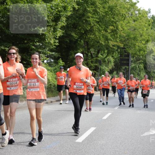 15.06.2025 - REWE Women's Run Jannik Wohlers http://msf.ph/oto/7935442 15.06.2025 10:12:51 Laufen 5094, 5193, 5095, 5215, 5108 meine-sportfotos.de