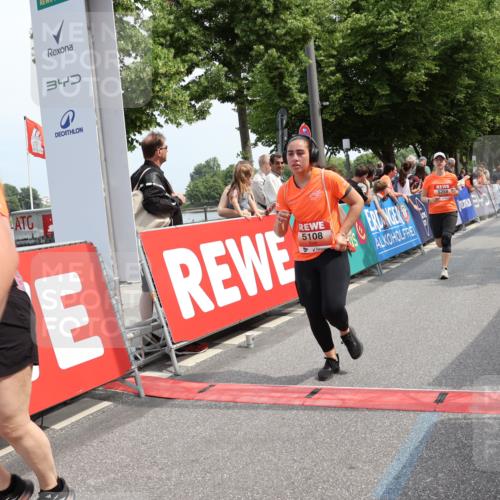 15.06.2025 - REWE Women's Run Strokosch-Dieckow http://msf.ph/oto/7935443 15.06.2025 11:08:41 Ziel 5026, 5057, 5108, 5255, 5259, 5469, 5529, 5630 meine-sportfotos.de
