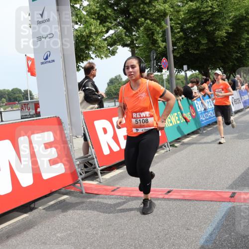 15.06.2025 - REWE Women's Run Strokosch-Dieckow http://msf.ph/oto/7935451 15.06.2025 11:08:42 Ziel 5026, 5057, 5108, 5255, 5259, 5469, 5529, 5630 meine-sportfotos.de