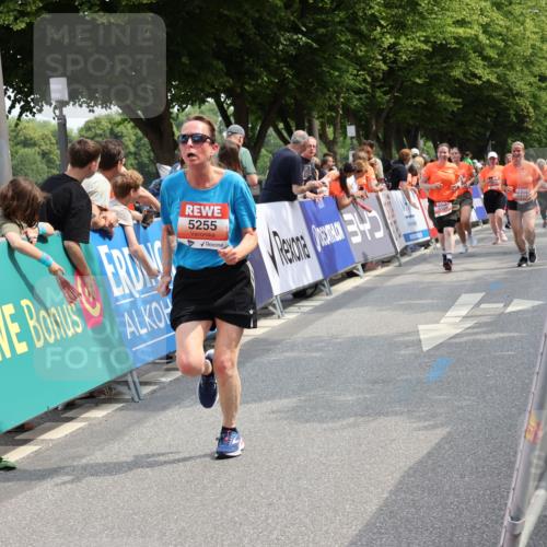 15.06.2025 - REWE Women's Run Strokosch-Dieckow http://msf.ph/oto/7935514 15.06.2025 11:08:46 Ziel 5026, 5108, 5198, 5203, 5255, 5259, 5414, 5630 meine-sportfotos.de