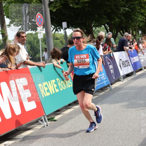 15.06.2025 - REWE Women's Run Strokosch-Dieckow http://msf.ph/oto/7935522 15.06.2025 11:08:47 Ziel 5026, 5108, 5198, 5203, 5255, 5259, 5414, 5630 meine-sportfotos.de