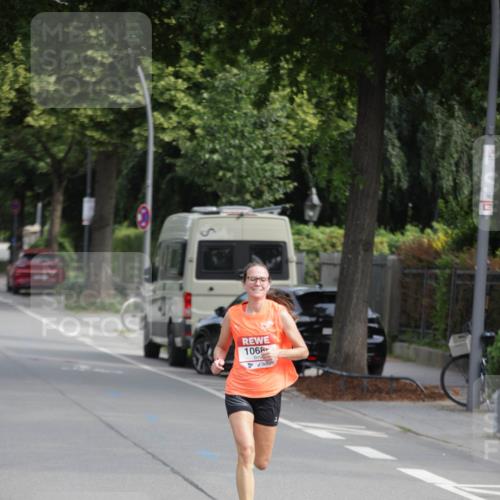 15.06.2025 - REWE Women's Run Jannik Wohlers http://msf.ph/oto/7935526 15.06.2025 08:41:11 Laufen 1068 meine-sportfotos.de