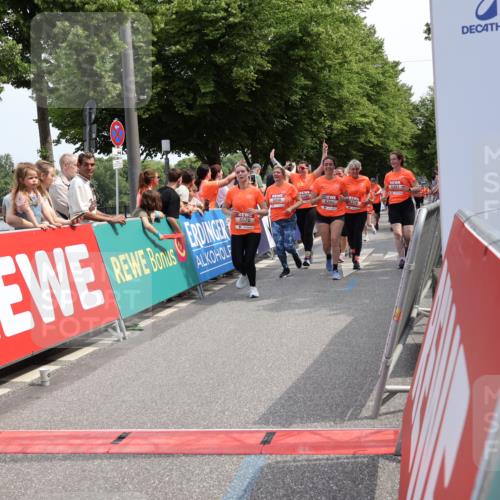 15.06.2025 - REWE Women's Run Strokosch-Dieckow http://msf.ph/oto/7935723 15.06.2025 11:08:57 Ziel 5039, 5040, 5041, 5055, 5056, 5198, 5203, 5267, 5379, 5380, 5390, 5391, 5396, 5414, 5521, 5570, 5658 meine-sportfotos.de