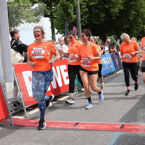 15.06.2025 - REWE Women's Run Strokosch-Dieckow http://msf.ph/oto/7935799 15.06.2025 11:08:59 Ziel 5039, 5040, 5041, 5048, 5055, 5056, 5203, 5267, 5379, 5380, 5390, 5391, 5396, 5470, 5521, 5570, 5658 meine-sportfotos.de