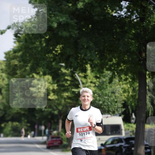 15.06.2025 - REWE Women's Run Jannik Wohlers http://msf.ph/oto/7935834 15.06.2025 08:41:39 Laufen 10174 meine-sportfotos.de