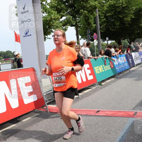 15.06.2025 - REWE Women's Run Strokosch-Dieckow http://msf.ph/oto/7935976 15.06.2025 11:09:05 Ziel 5039, 5040, 5041, 5047, 5048, 5055, 5056, 5178, 5379, 5380, 5390, 5391, 5396, 5470, 5521, 5570, 5658 meine-sportfotos.de