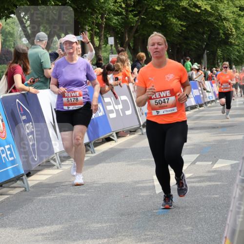 15.06.2025 - REWE Women's Run Strokosch-Dieckow http://msf.ph/oto/7935994 15.06.2025 11:09:08 Ziel 5039, 5040, 5041, 5047, 5048, 5055, 5178, 5396, 5470, 5521, 5577 meine-sportfotos.de