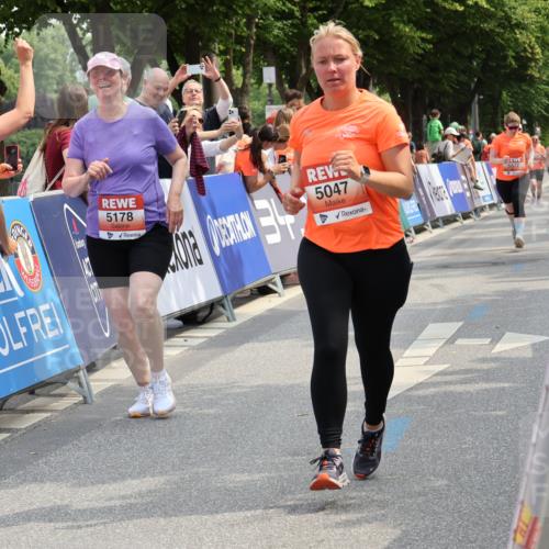 15.06.2025 - REWE Women's Run Strokosch-Dieckow http://msf.ph/oto/7936008 15.06.2025 11:09:08 Ziel 5039, 5040, 5041, 5047, 5048, 5055, 5178, 5396, 5470, 5521, 5577 meine-sportfotos.de