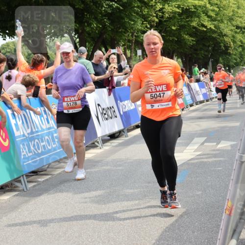 15.06.2025 - REWE Women's Run Strokosch-Dieckow http://msf.ph/oto/7936018 15.06.2025 11:09:09 Ziel 5039, 5040, 5041, 5047, 5048, 5178, 5396, 5470, 5521, 5577 meine-sportfotos.de