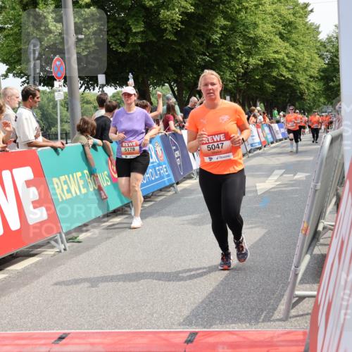 15.06.2025 - REWE Women's Run Strokosch-Dieckow http://msf.ph/oto/7936034 15.06.2025 11:09:09 Ziel 5039, 5040, 5041, 5047, 5048, 5178, 5396, 5470, 5521, 5577 meine-sportfotos.de