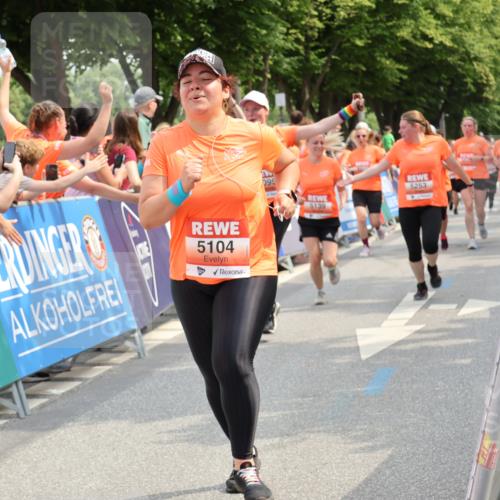 15.06.2025 - REWE Women's Run Strokosch-Dieckow http://msf.ph/oto/7936148 15.06.2025 11:09:18 Ziel 5095, 5104, 5139, 5178, 5253, 5273, 5274, 5552, 5577 meine-sportfotos.de