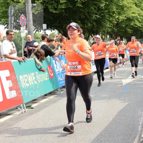 15.06.2025 - REWE Women's Run Strokosch-Dieckow http://msf.ph/oto/7936160 15.06.2025 11:09:19 Ziel 5095, 5104, 5139, 5215, 5253, 5273, 5274, 5552, 5577 meine-sportfotos.de