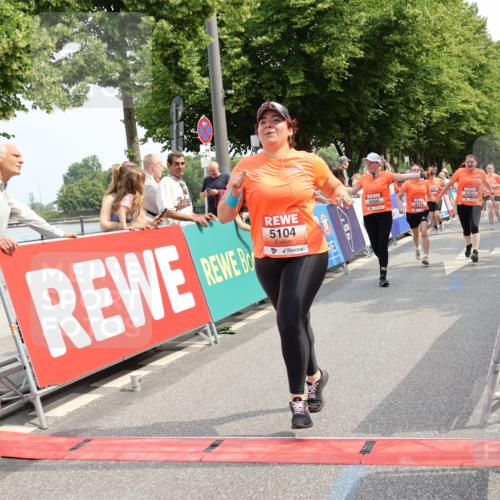 15.06.2025 - REWE Women's Run Strokosch-Dieckow http://msf.ph/oto/7936176 15.06.2025 11:09:19 Ziel 5095, 5104, 5139, 5215, 5253, 5273, 5274, 5552, 5577 meine-sportfotos.de