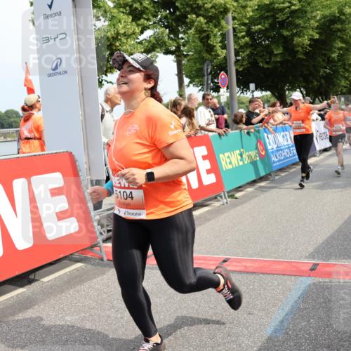 15.06.2025 - REWE Women's Run Strokosch-Dieckow http://msf.ph/oto/7936197 15.06.2025 11:09:20 Ziel 5095, 5104, 5139, 5215, 5253, 5273, 5274, 5552, 5577 meine-sportfotos.de