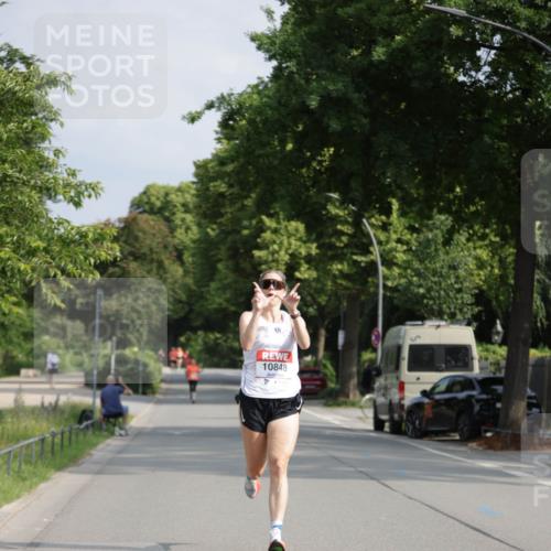 15.06.2025 - REWE Women's Run Jannik Wohlers http://msf.ph/oto/7936199 15.06.2025 08:42:24 Laufen 10848 meine-sportfotos.de
