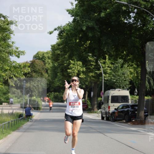 15.06.2025 - REWE Women's Run Jannik Wohlers http://msf.ph/oto/7936205 15.06.2025 08:42:25 Laufen 10848 meine-sportfotos.de