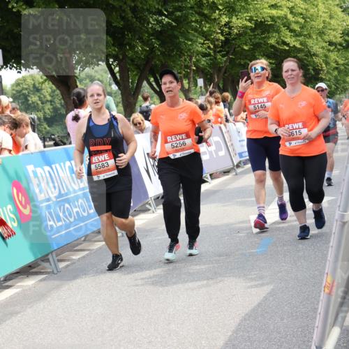 15.06.2025 - REWE Women's Run Strokosch-Dieckow http://msf.ph/oto/7936343 15.06.2025 11:09:30 Ziel 5145, 5215, 5256, 5273, 5274, 5384, 5552, 5583, 5615 meine-sportfotos.de