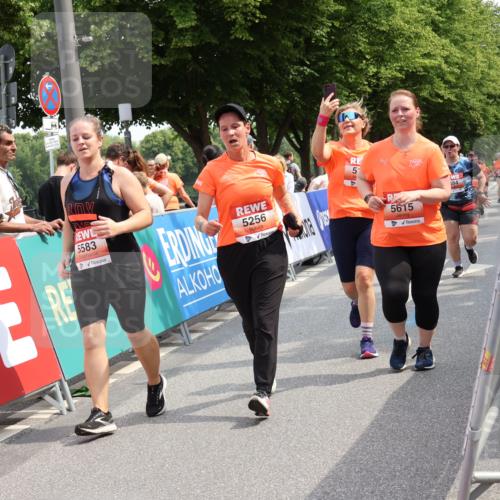 15.06.2025 - REWE Women's Run Strokosch-Dieckow http://msf.ph/oto/7936381 15.06.2025 11:09:31 Ziel 5145, 5215, 5256, 5273, 5384, 5552, 5583, 5615 meine-sportfotos.de