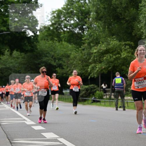 15.06.2025 - REWE Women's Run Dr. Thomas Lammeyer http://msf.ph/oto/7936410 15.06.2025 09:19:25 Laufen 10646, 10651 meine-sportfotos.de