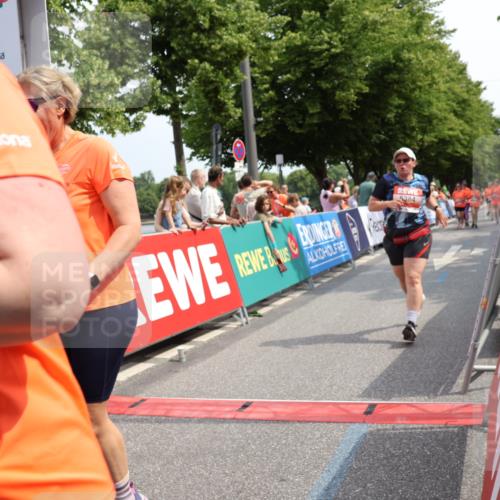 15.06.2025 - REWE Women's Run Strokosch-Dieckow http://msf.ph/oto/7936457 15.06.2025 11:09:34 Ziel 5145, 5256, 5384, 5583, 5615 meine-sportfotos.de