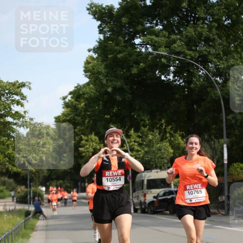 15.06.2025 - REWE Women's Run Jannik Wohlers http://msf.ph/oto/7936489 15.06.2025 09:54:19 Laufen 10554, 10765 meine-sportfotos.de