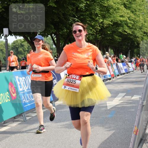 15.06.2025 - REWE Women's Run Strokosch-Dieckow http://msf.ph/oto/7936782 15.06.2025 11:10:14 Ziel 5025, 5093, 5157, 5395 meine-sportfotos.de