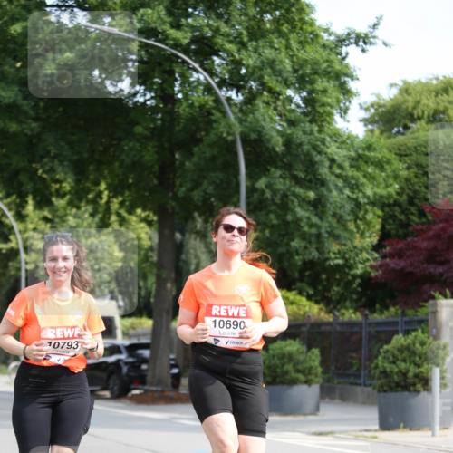 15.06.2025 - REWE Women's Run Jannik Wohlers http://msf.ph/oto/7936806 15.06.2025 09:54:48 Laufen 10793, 10690 meine-sportfotos.de