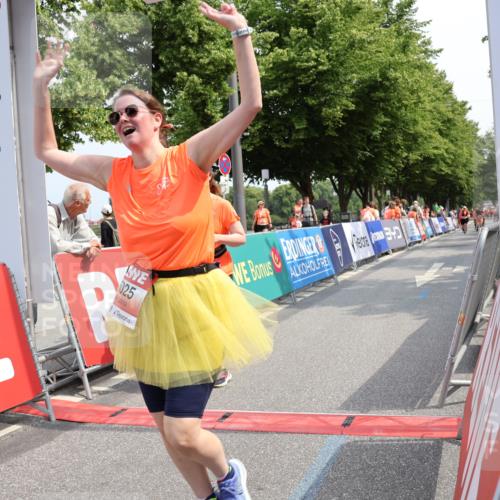 15.06.2025 - REWE Women's Run Strokosch-Dieckow http://msf.ph/oto/7936812 15.06.2025 11:10:15 Ziel 5025, 5157 meine-sportfotos.de