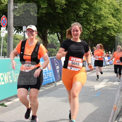 15.06.2025 - REWE Women's Run Strokosch-Dieckow http://msf.ph/oto/7936854 15.06.2025 11:10:25 Ziel 5488, 5545, 5547, 5612, 5665 meine-sportfotos.de