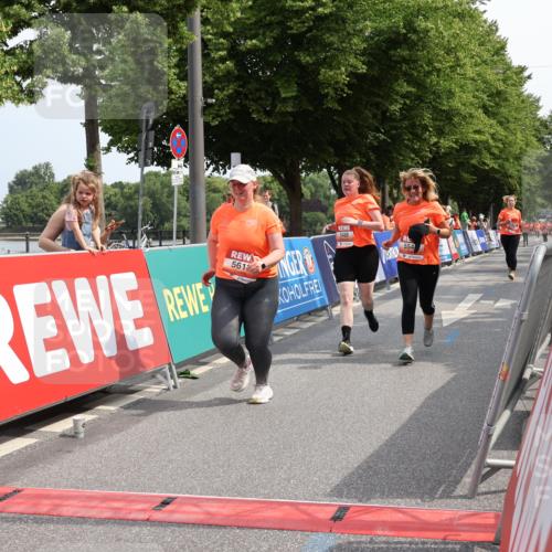 15.06.2025 - REWE Women's Run Strokosch-Dieckow http://msf.ph/oto/7936911 15.06.2025 11:10:28 Ziel 5171, 5488, 5545, 5547, 5612, 5665 meine-sportfotos.de