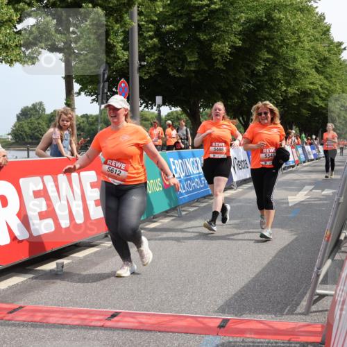 15.06.2025 - REWE Women's Run Strokosch-Dieckow http://msf.ph/oto/7936920 15.06.2025 11:10:28 Ziel 5171, 5488, 5545, 5547, 5612, 5665 meine-sportfotos.de