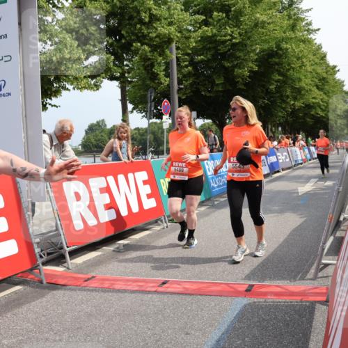 15.06.2025 - REWE Women's Run Strokosch-Dieckow http://msf.ph/oto/7936945 15.06.2025 11:10:29 Ziel 5171, 5488, 5545, 5547, 5612, 5665 meine-sportfotos.de