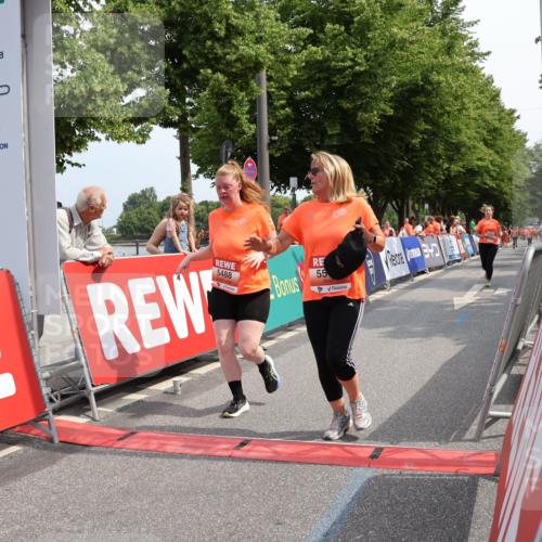 15.06.2025 - REWE Women's Run Strokosch-Dieckow http://msf.ph/oto/7936957 15.06.2025 11:10:29 Ziel 5171, 5488, 5545, 5547, 5612, 5665 meine-sportfotos.de