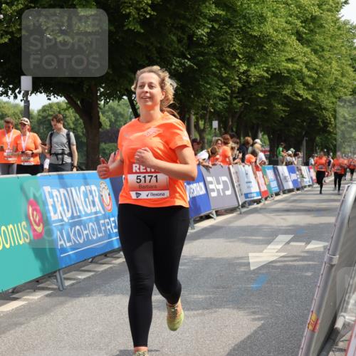 15.06.2025 - REWE Women's Run Strokosch-Dieckow http://msf.ph/oto/7937005 15.06.2025 11:10:33 Ziel 5171, 5488, 5545, 5612 meine-sportfotos.de
