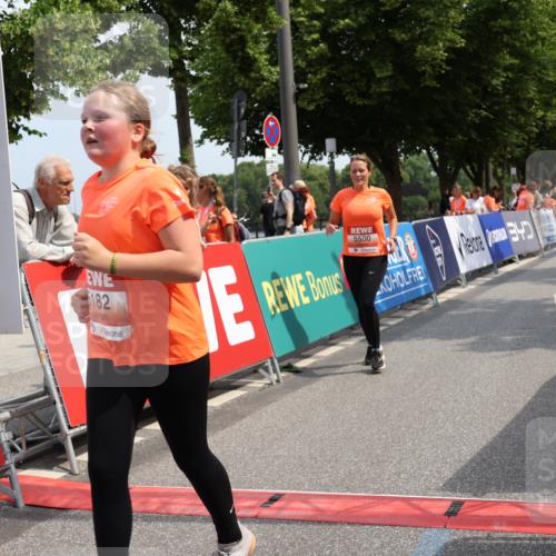15.06.2025 - REWE Women's Run Strokosch-Dieckow http://msf.ph/oto/7937093 15.06.2025 11:10:41 Ziel 5182, 5500 meine-sportfotos.de